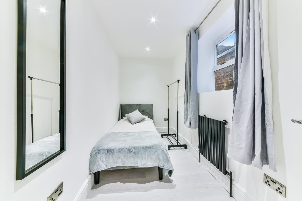 Amazing 2 Bed Apartment Clapham North Londra Exterior foto