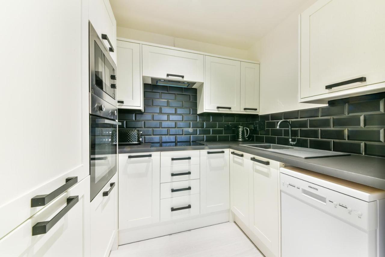 Amazing 2 Bed Apartment Clapham North Londra Exterior foto