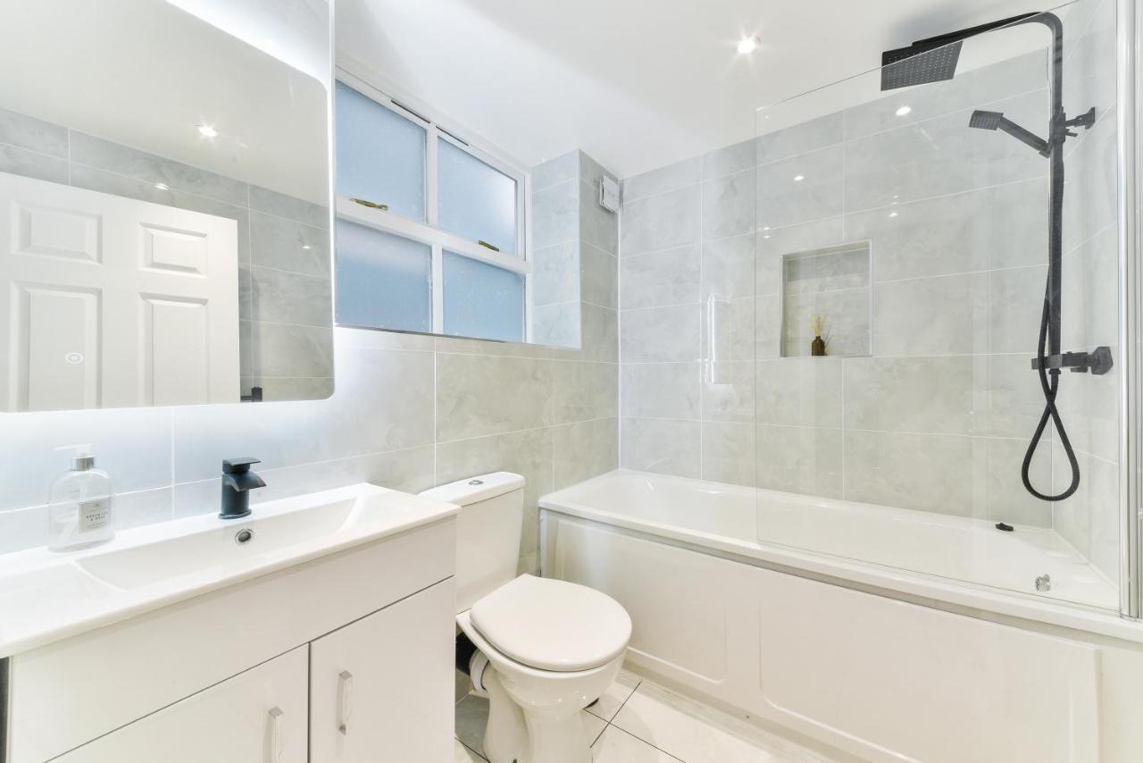 Amazing 2 Bed Apartment Clapham North Londra Exterior foto